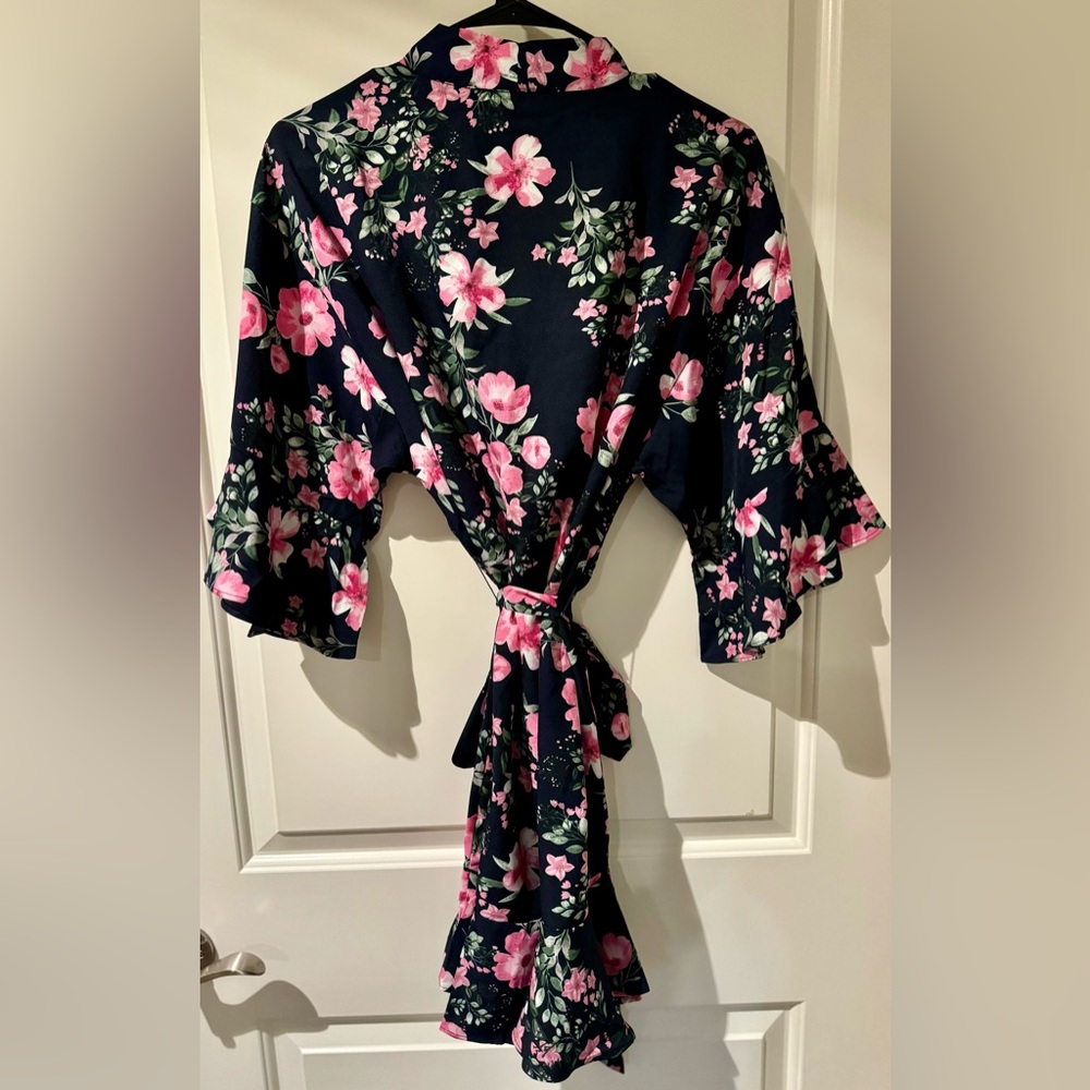 *NWOT* Birdy Grey Floral Robe - Picture 3 of 9